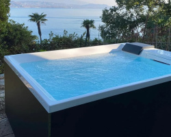 Гидромассажный уличный спа бассейн Treesse Shadow